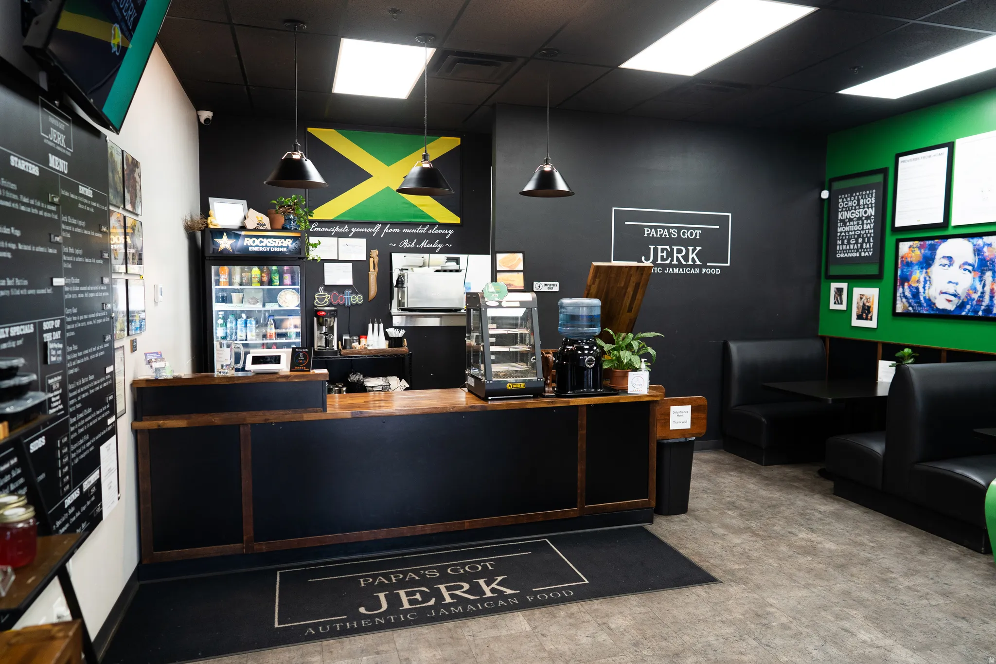 Welcome area with a drop ceiling