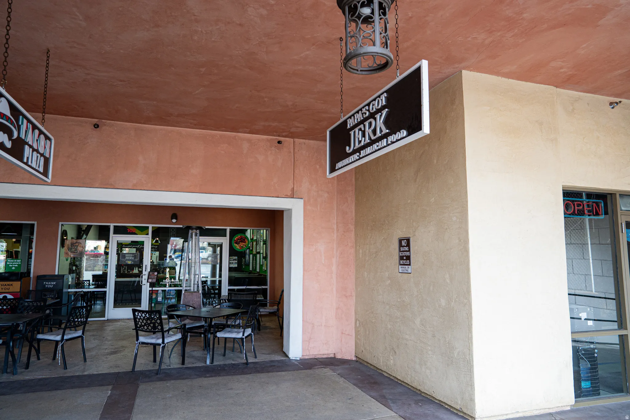 Entrance to property featuring stucco siding and outdoor dining area