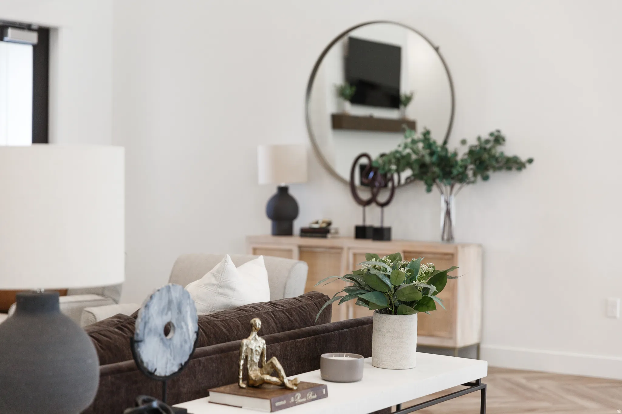 Living area with baseboards and parquet flooring