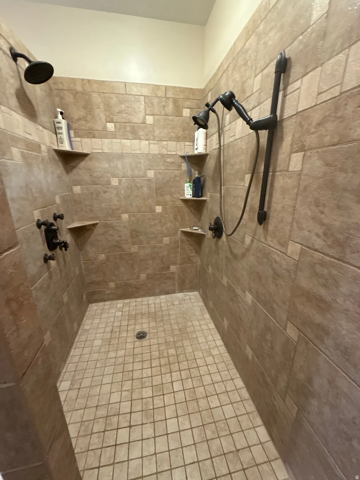 Bathroom featuring a tile shower