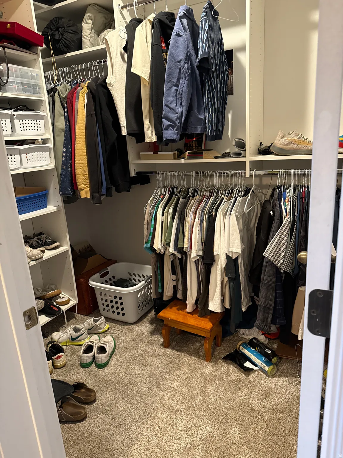 Walk in closet with carpet floors