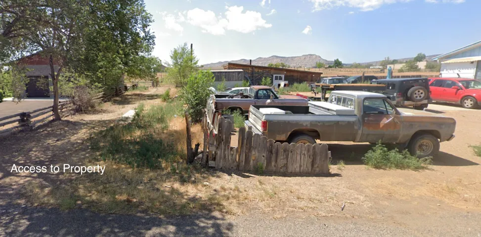 View of yard featuring a mountain view