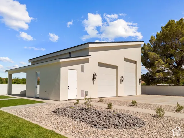 View of Huge 40 x 40 RV Garage