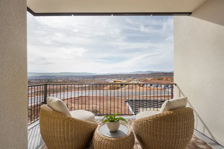 Balcony featuring a mountain view