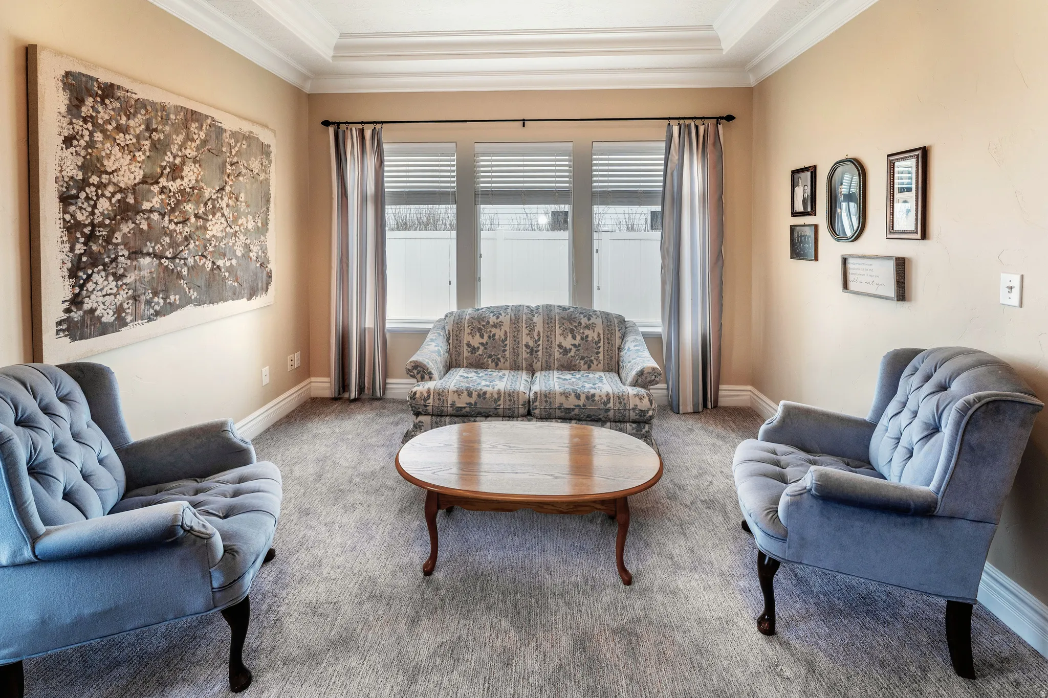 Living area with carpet flooring and crown molding