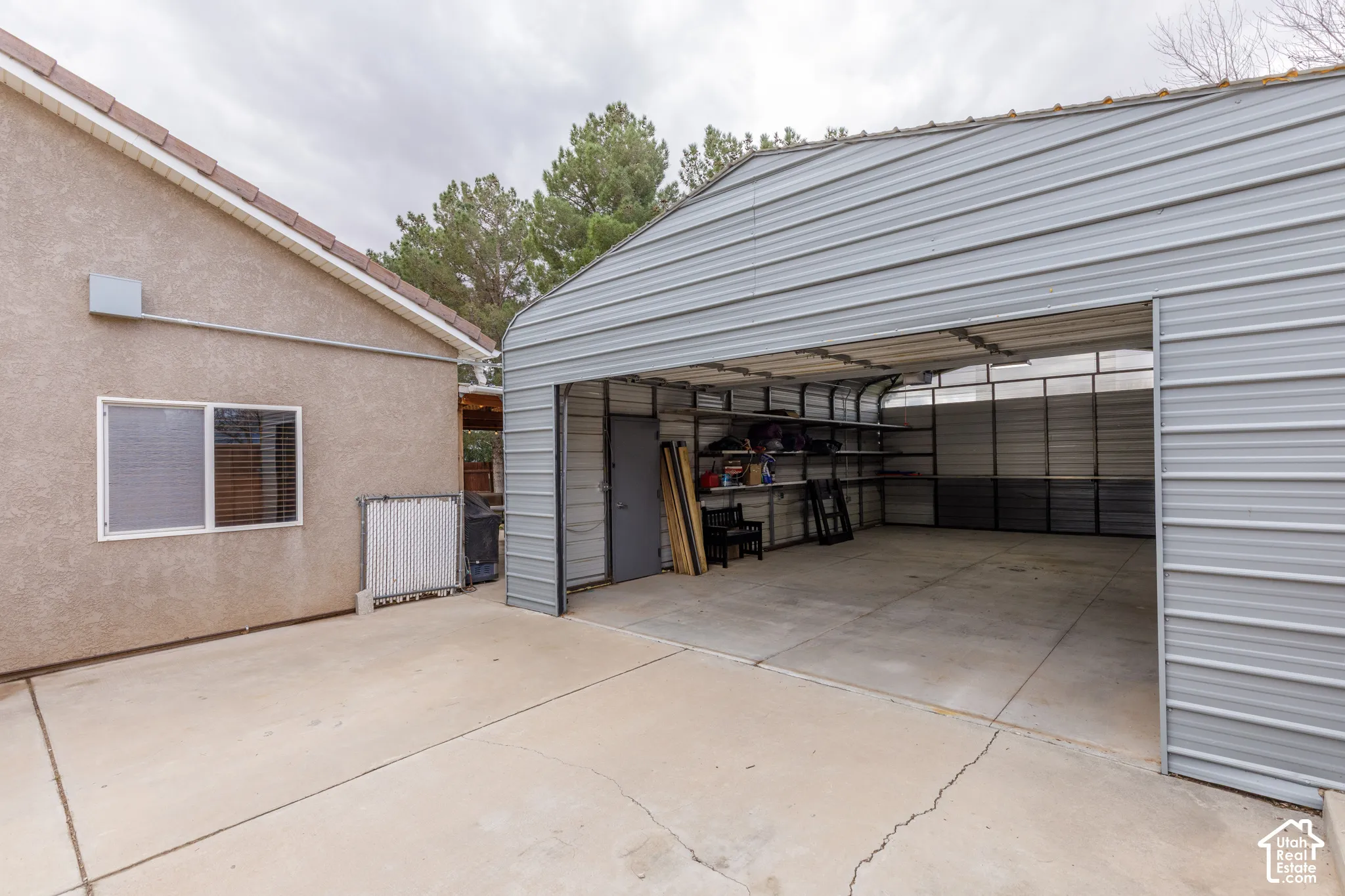 Spacious workshop/additional garage with outlets and garage door opener