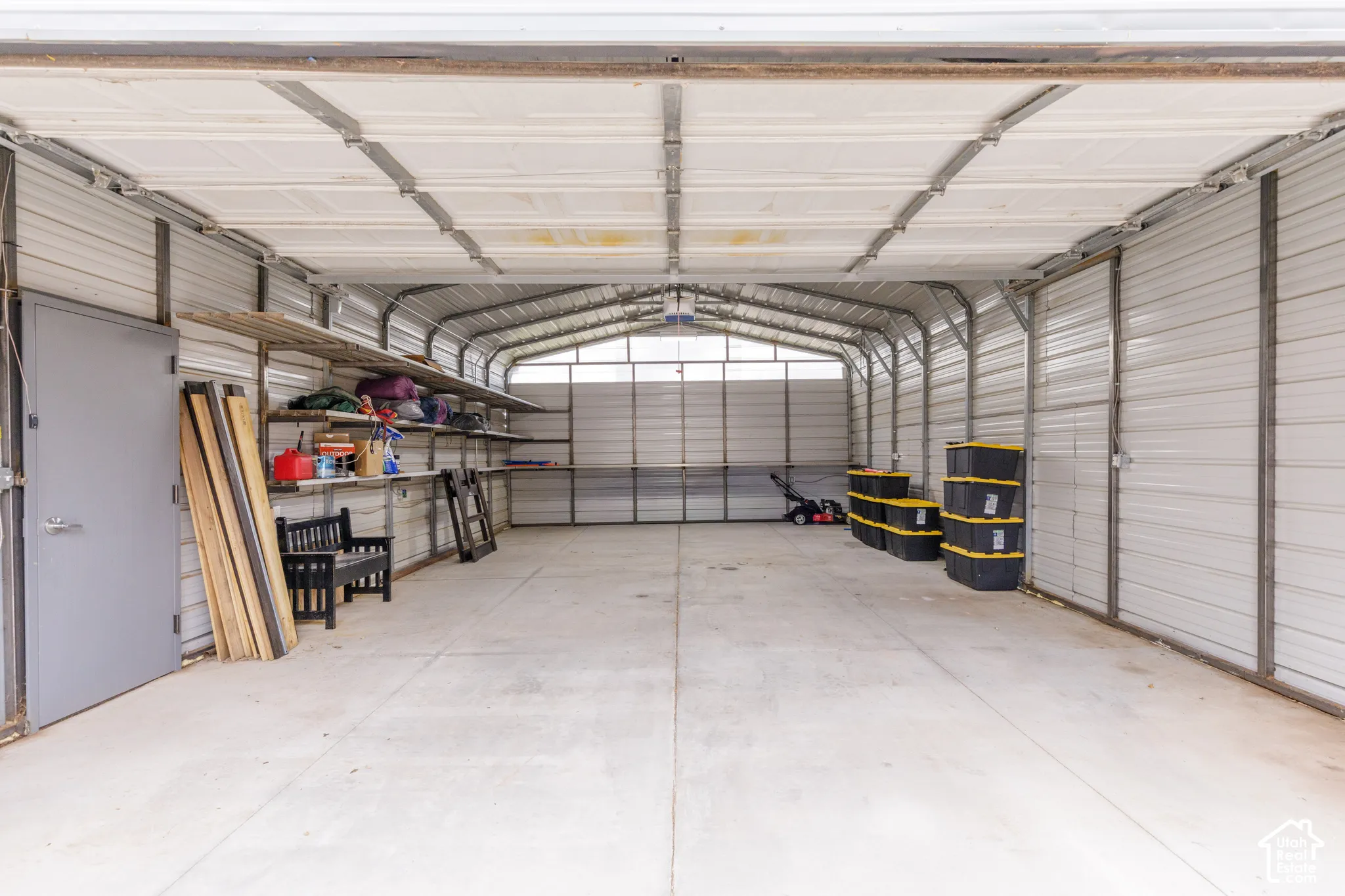 Shop space for hobbies, business or storage. Make it what you want!