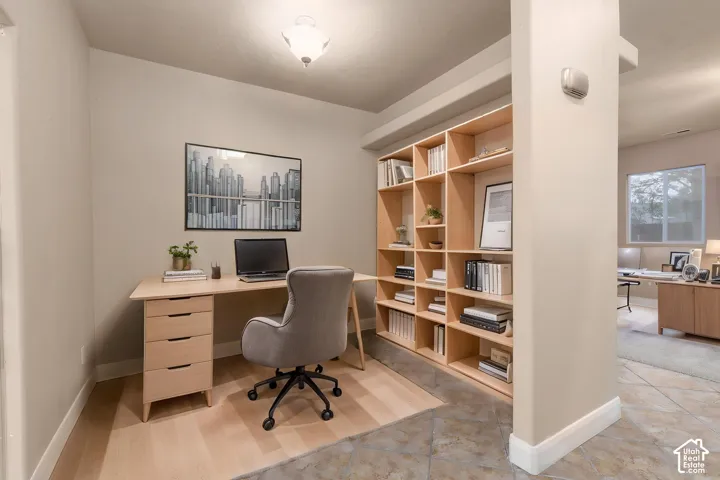 Office/Entry spaced AI staged