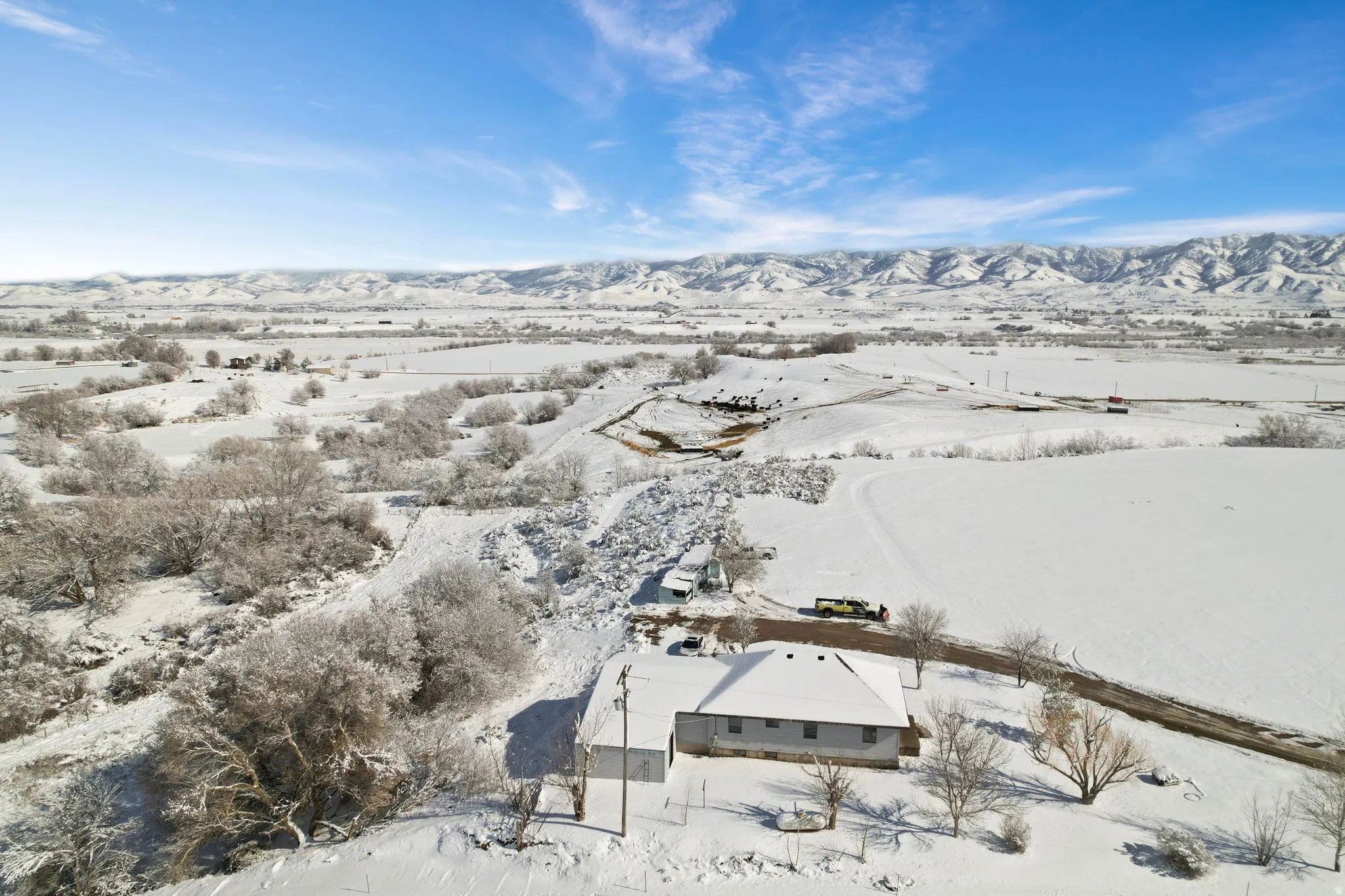 Snowy aerial view with a mountain view