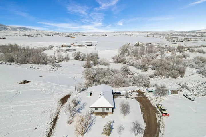 Snowy aerial view featuring a mountain view