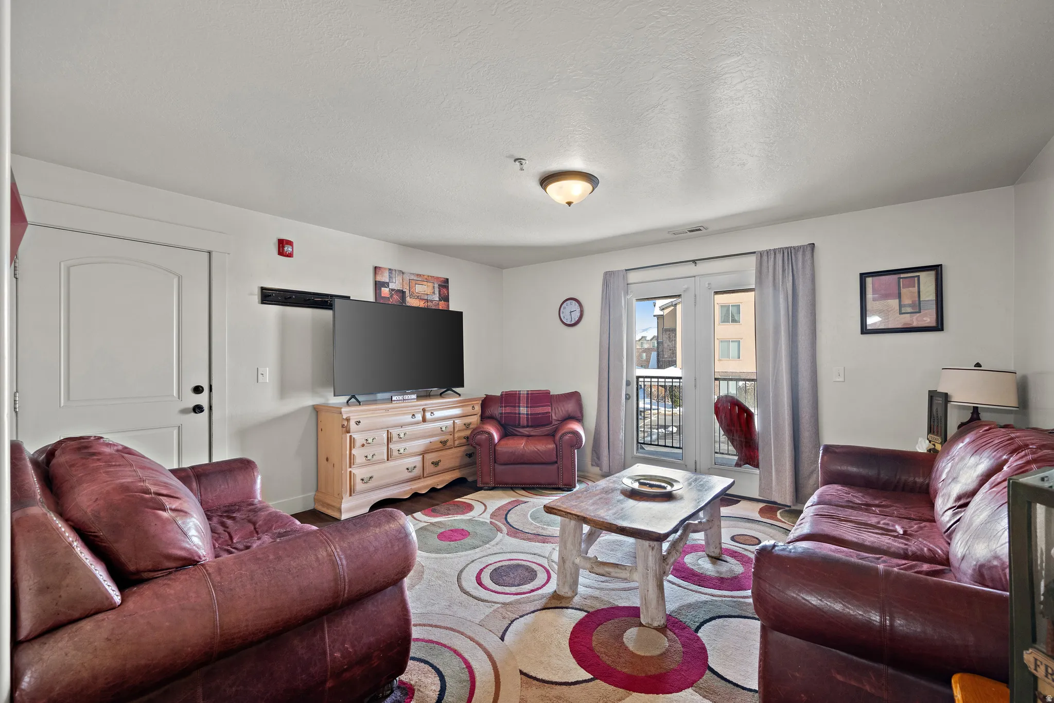 Living area with a textured ceiling