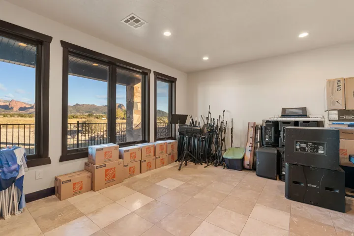 Miscellaneous room featuring a mountain view and recessed lighting
