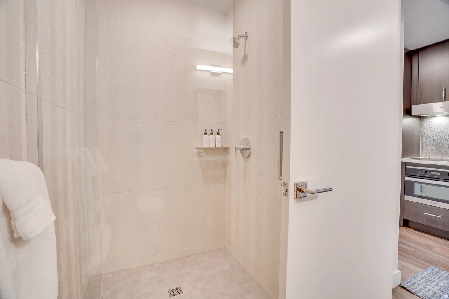 Full bath with tiled shower