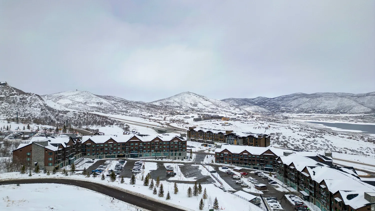 Snowy aerial view with a mountain view