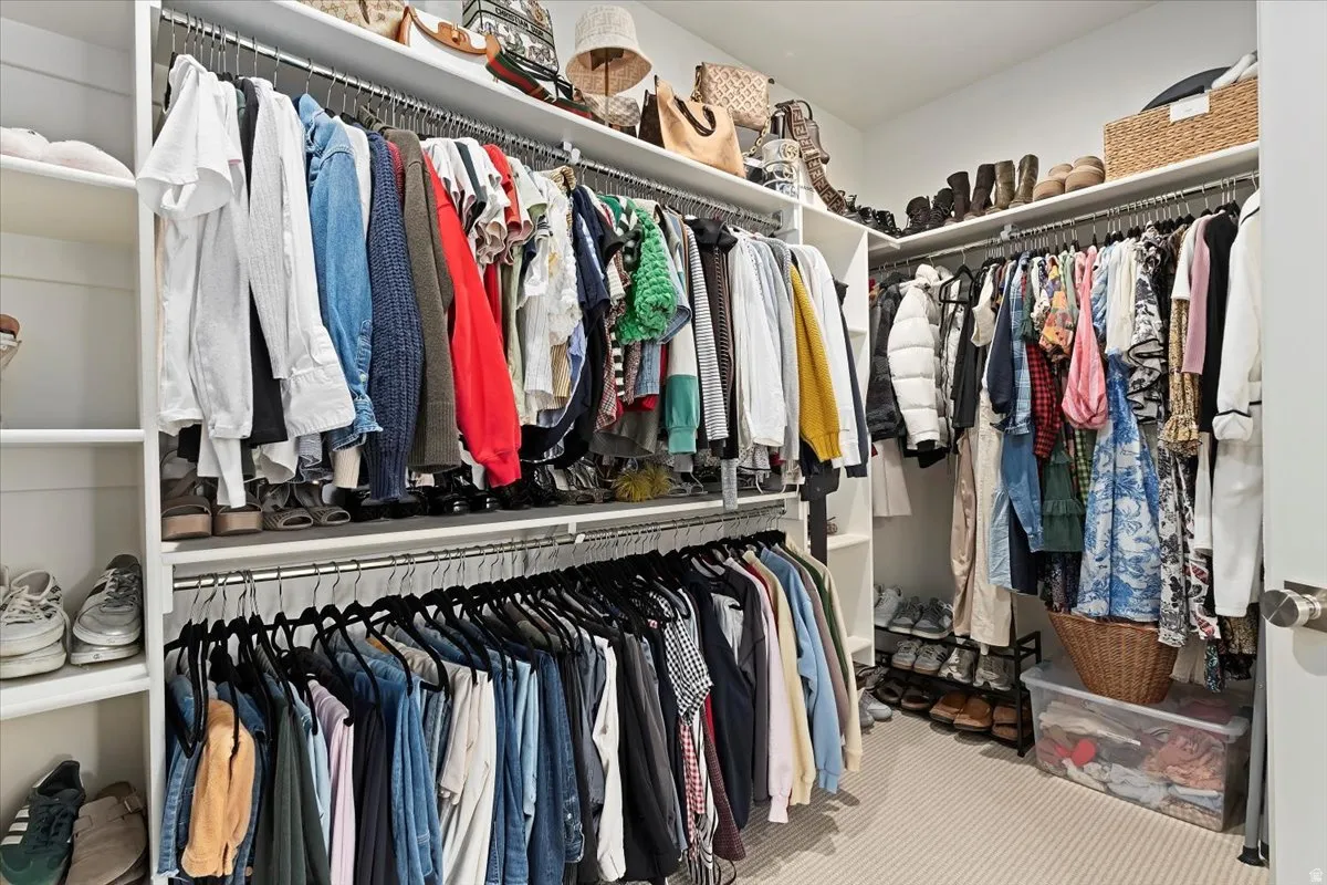 Walk in closet with carpet flooring
