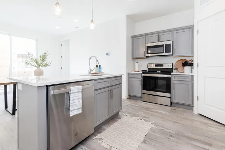 573 N Richland Valley St, Garden City, Utah 84028