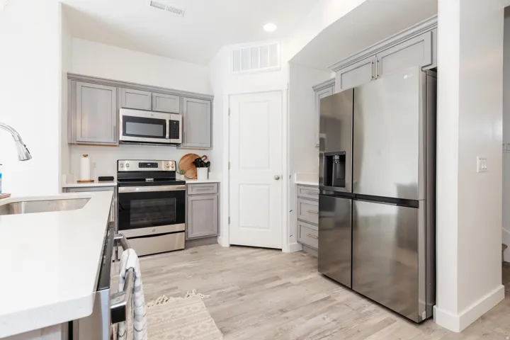 573 N Richland Valley St, Garden City, Utah 84028