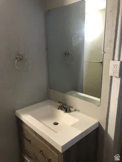 1 bedroom bathroom
