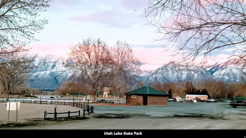 Surrounding community with a mountain view