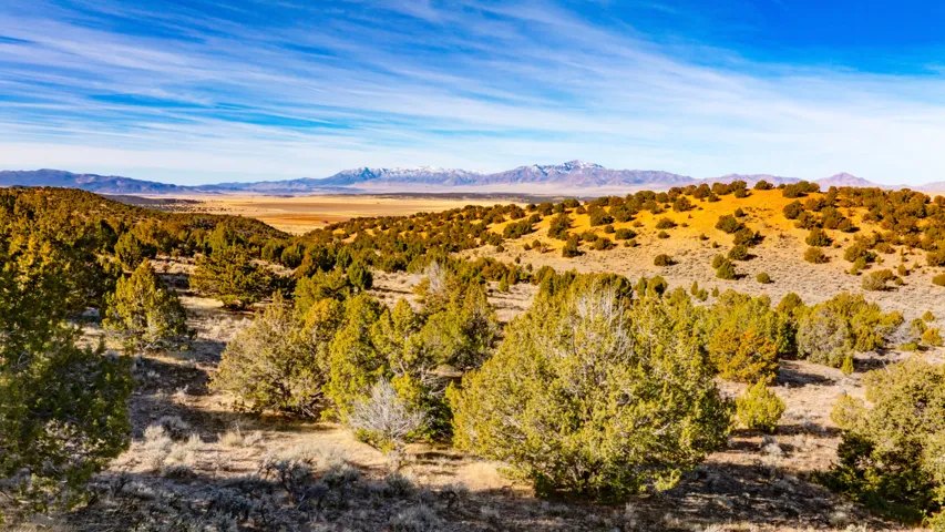 Mountain view with a desert landscape
