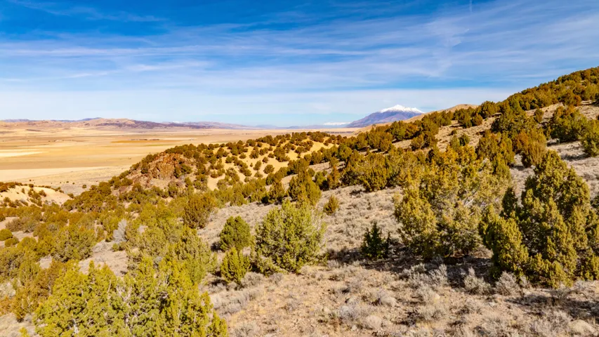 Mountain view with a desert landscape