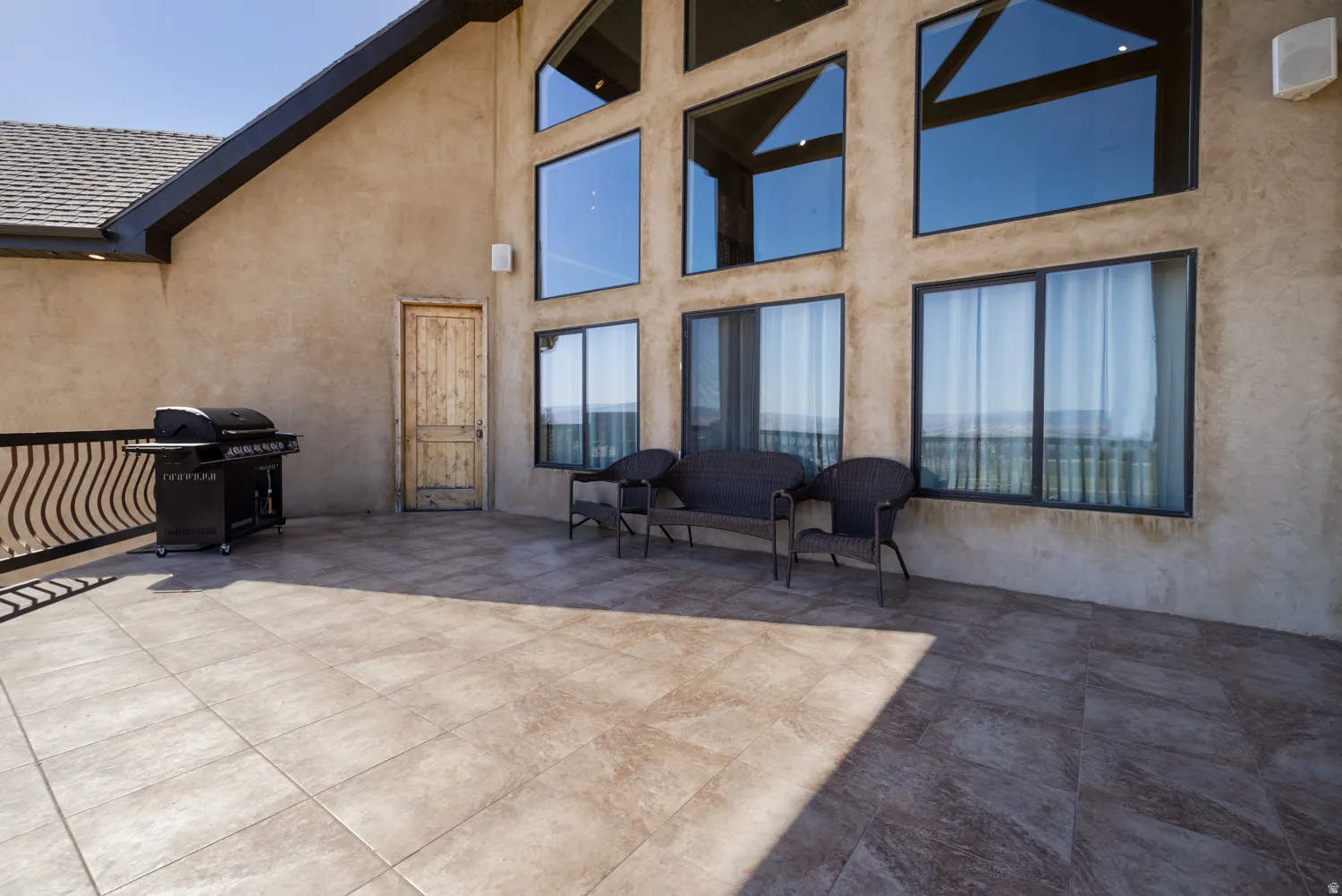 View of patio / terrace with area for grilling