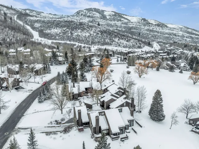 Snowy aerial view featuring a mountain view