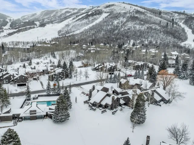 Snowy aerial view with a mountain view