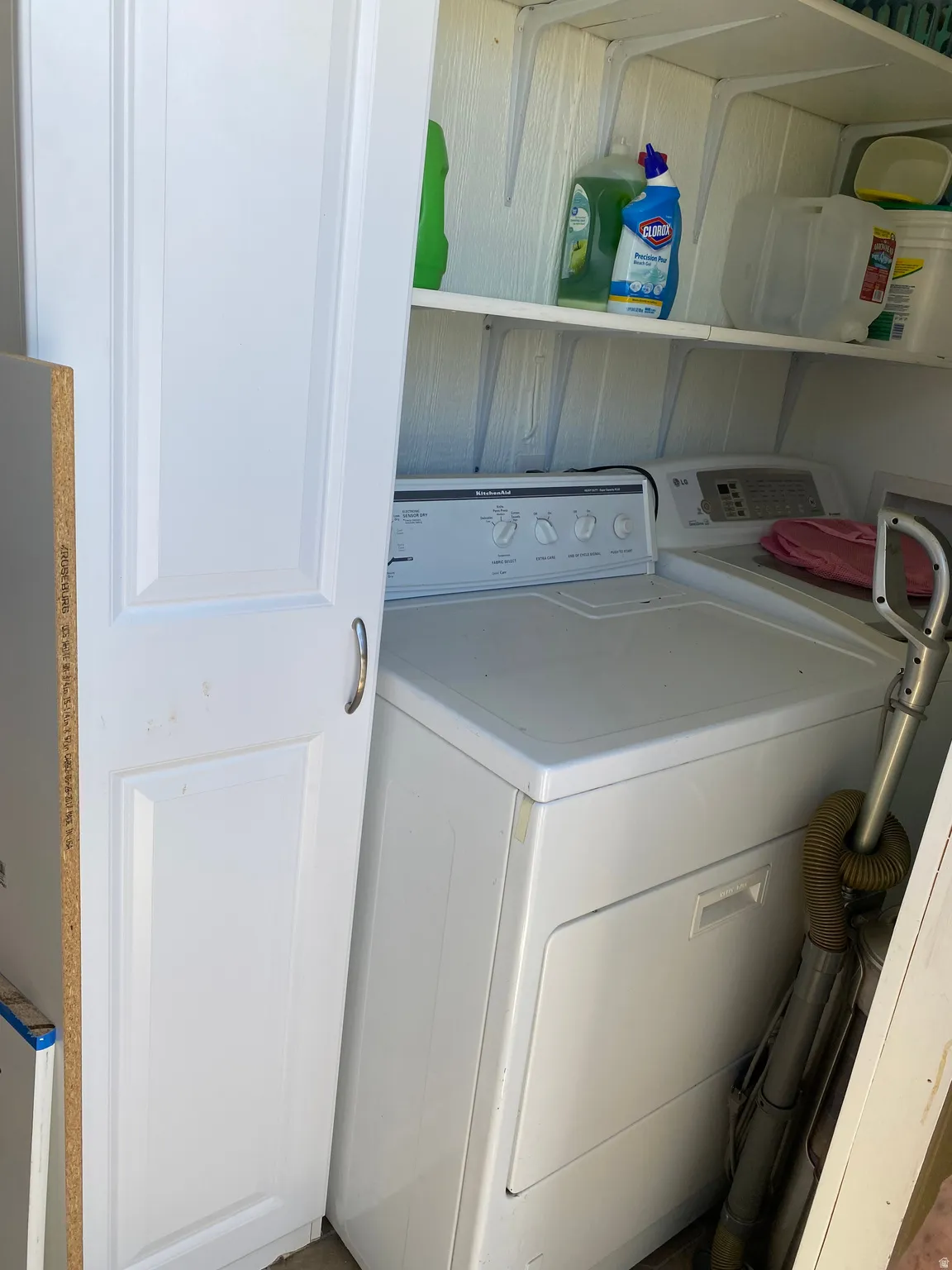 Laundry area featuring washer / clothes dryer