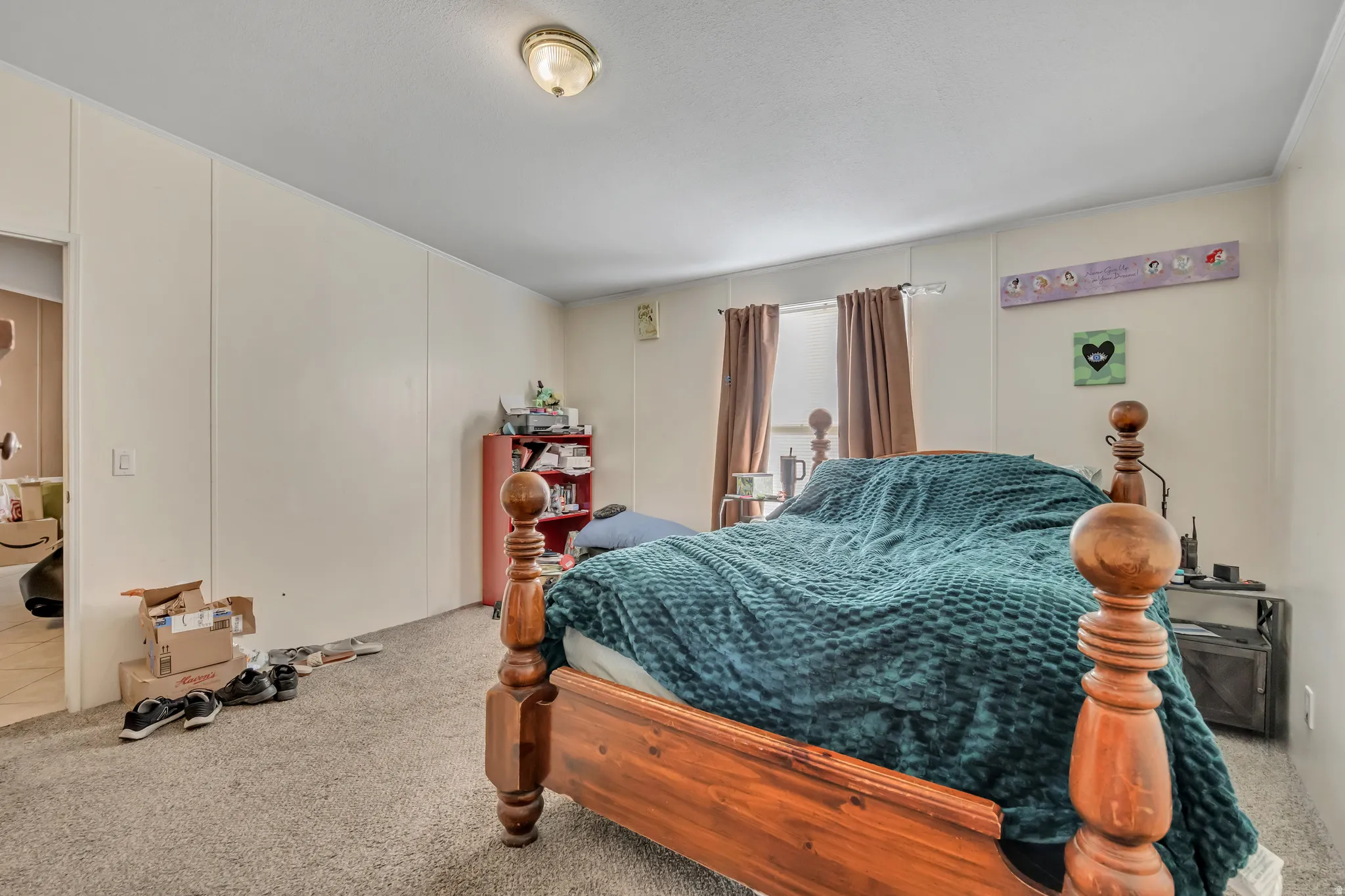 Bedroom with carpet and a decorative wall