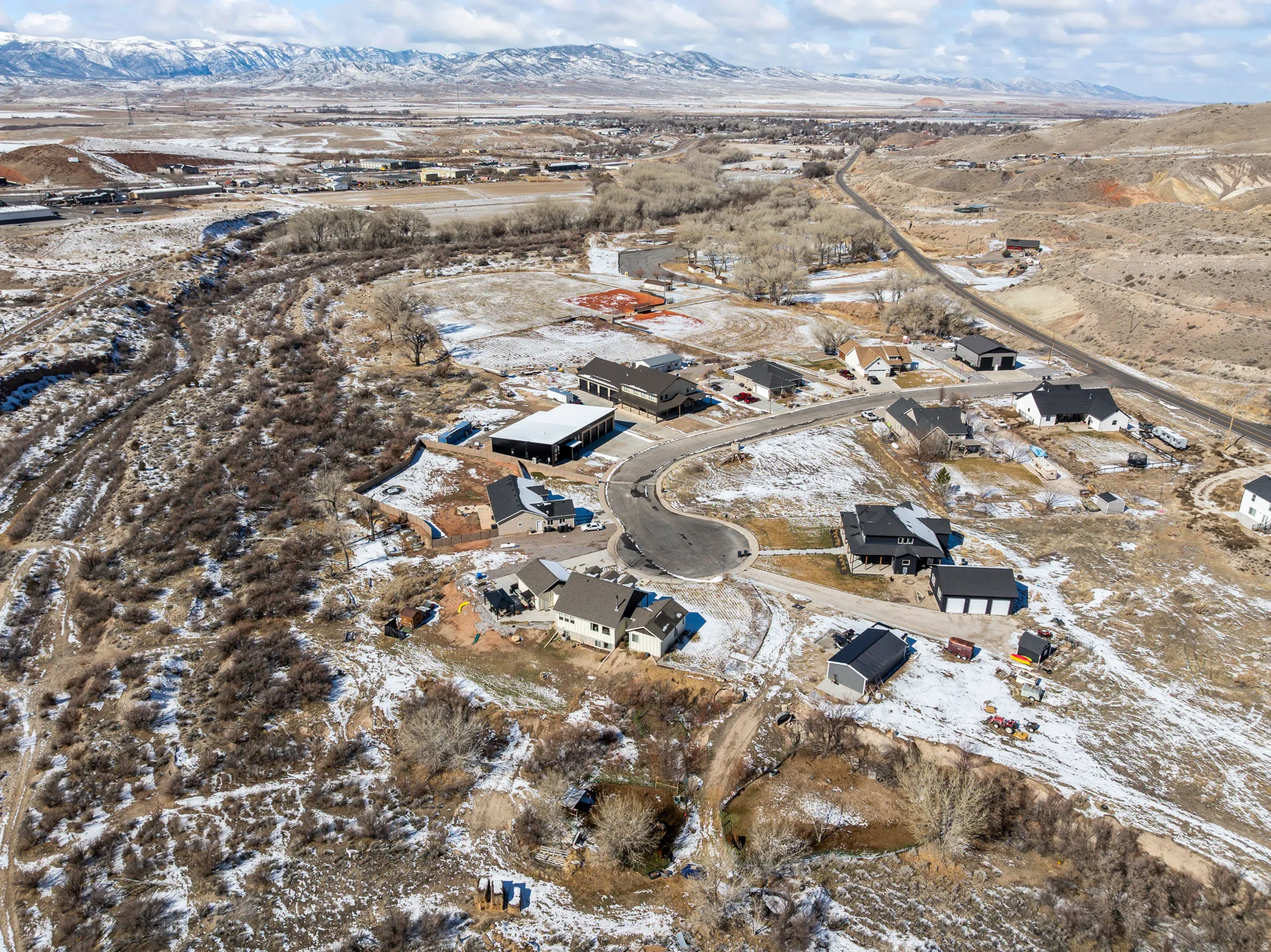 Snowy aerial view featuring a residential view and a mountain view