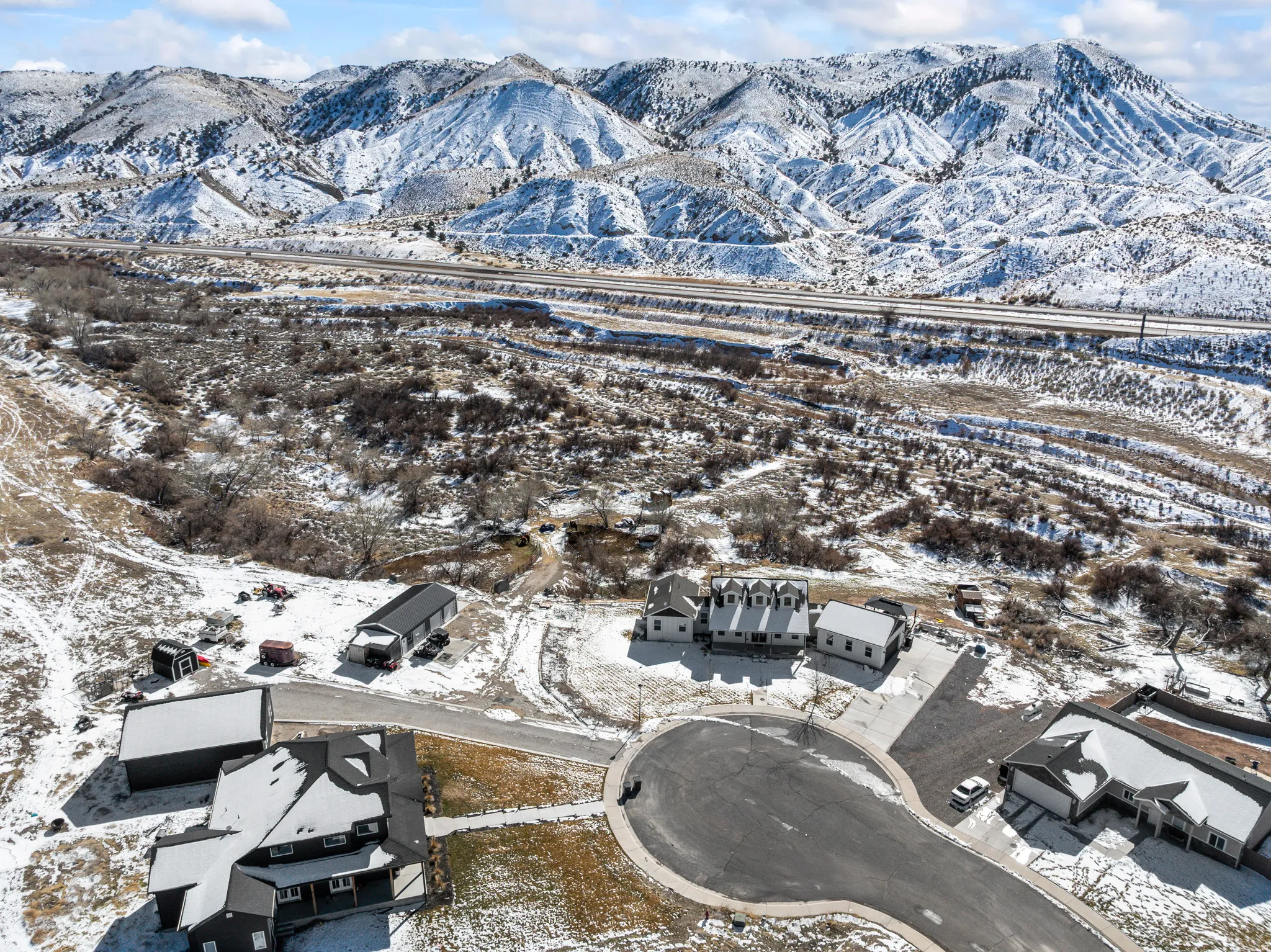 Snowy aerial view featuring a mountain view