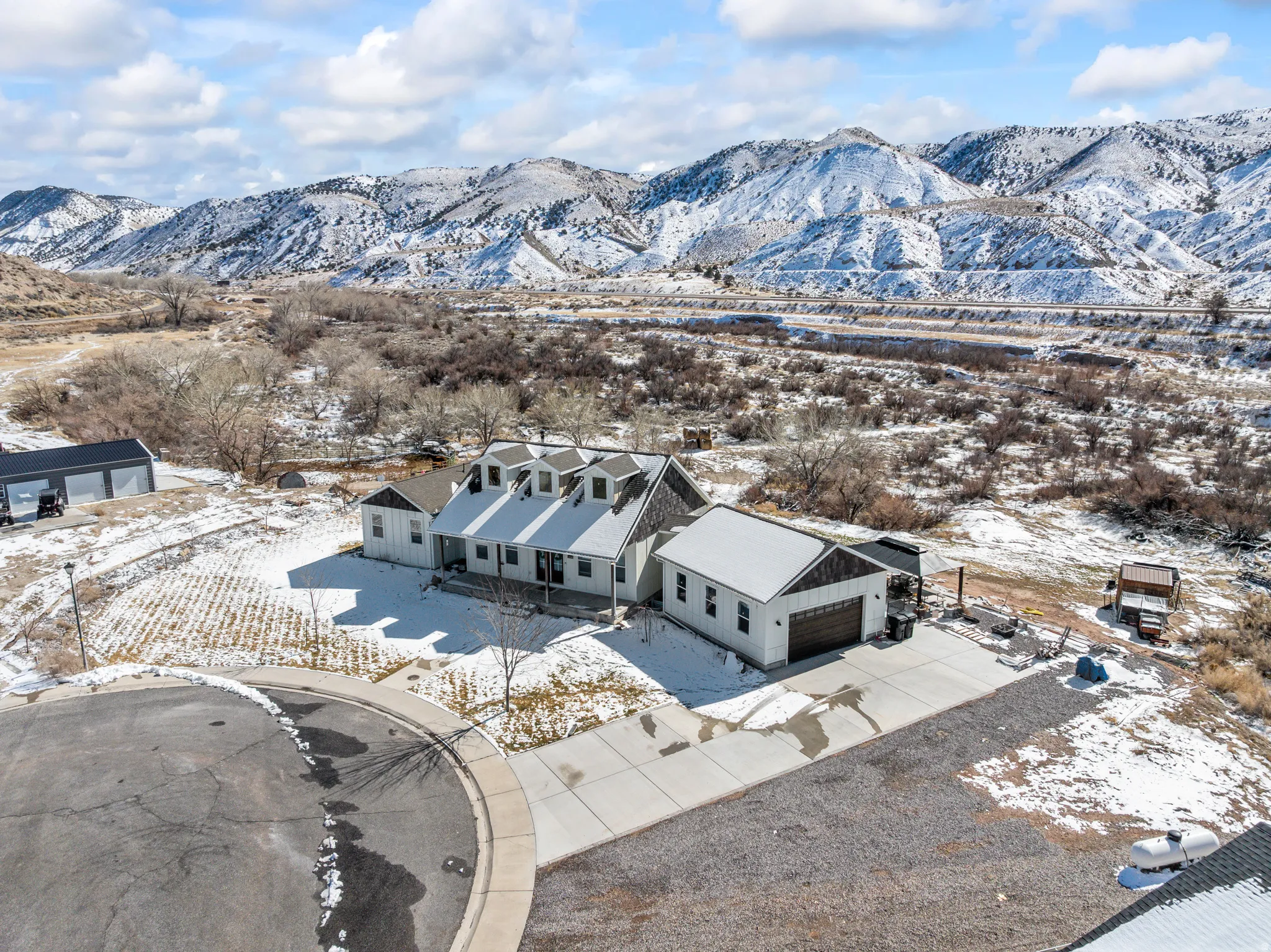 Snowy aerial view with a mountain view