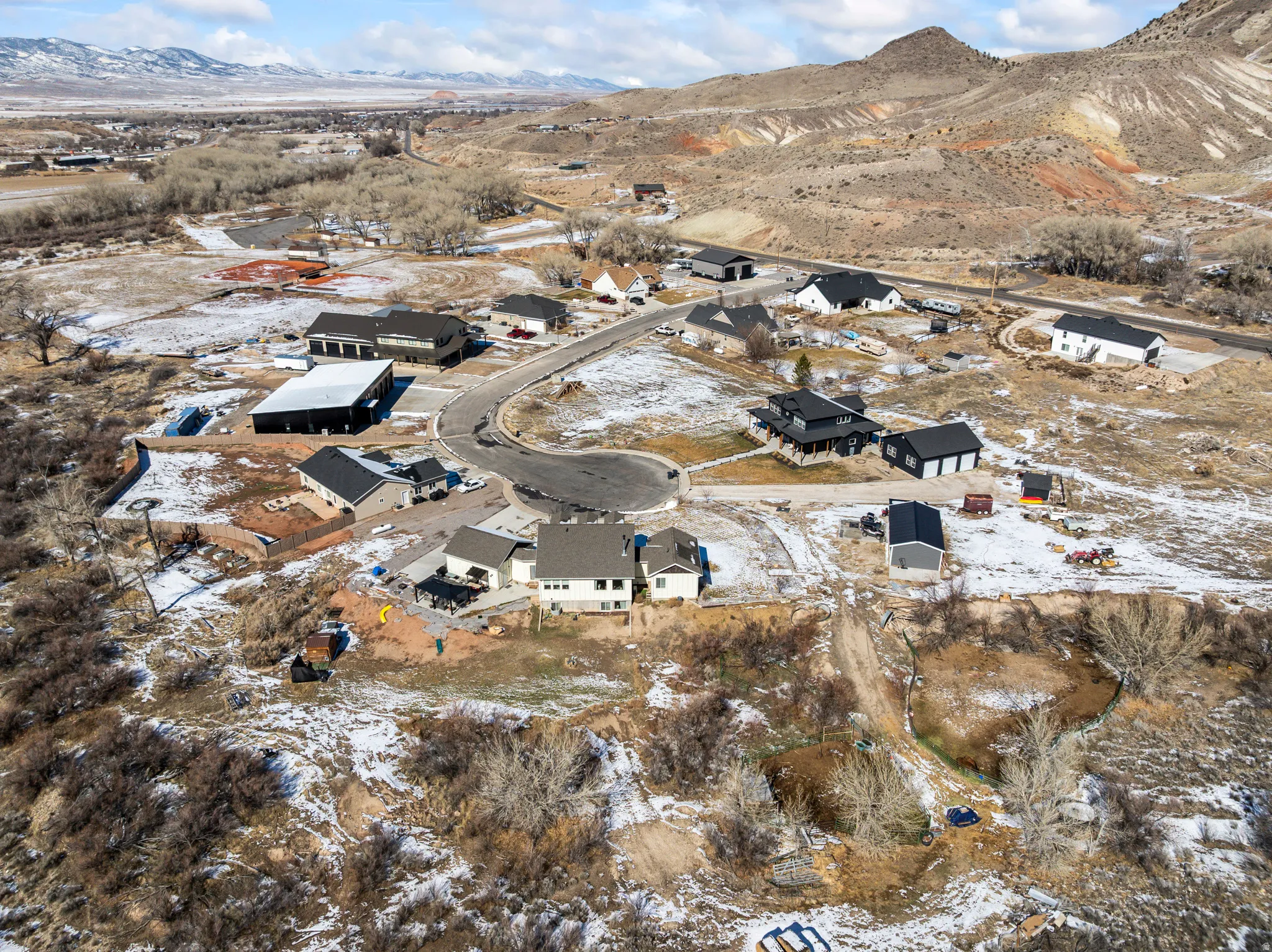 Snowy aerial view featuring a residential view and a mountain view