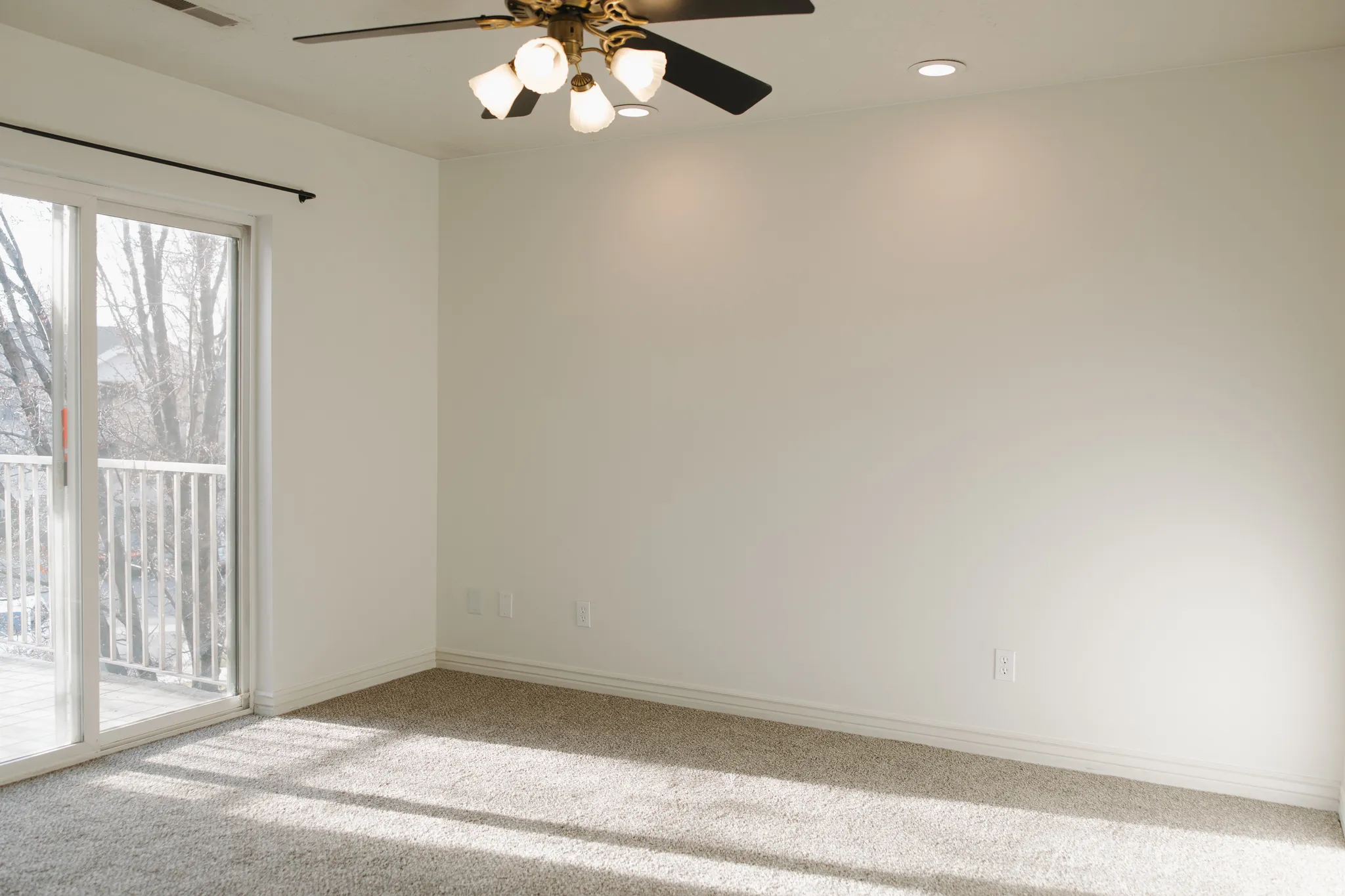 Unfurnished room with a ceiling fan, carpet floors, and recessed lighting