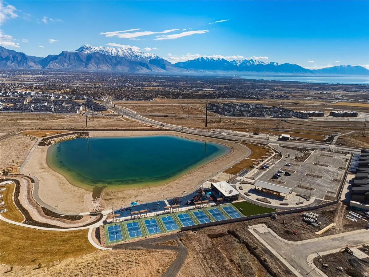Community reservoir & pickleball courts