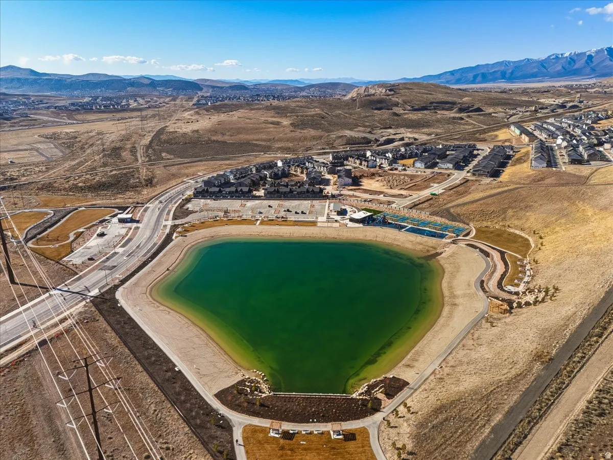 Community reservoir & pickleball courts