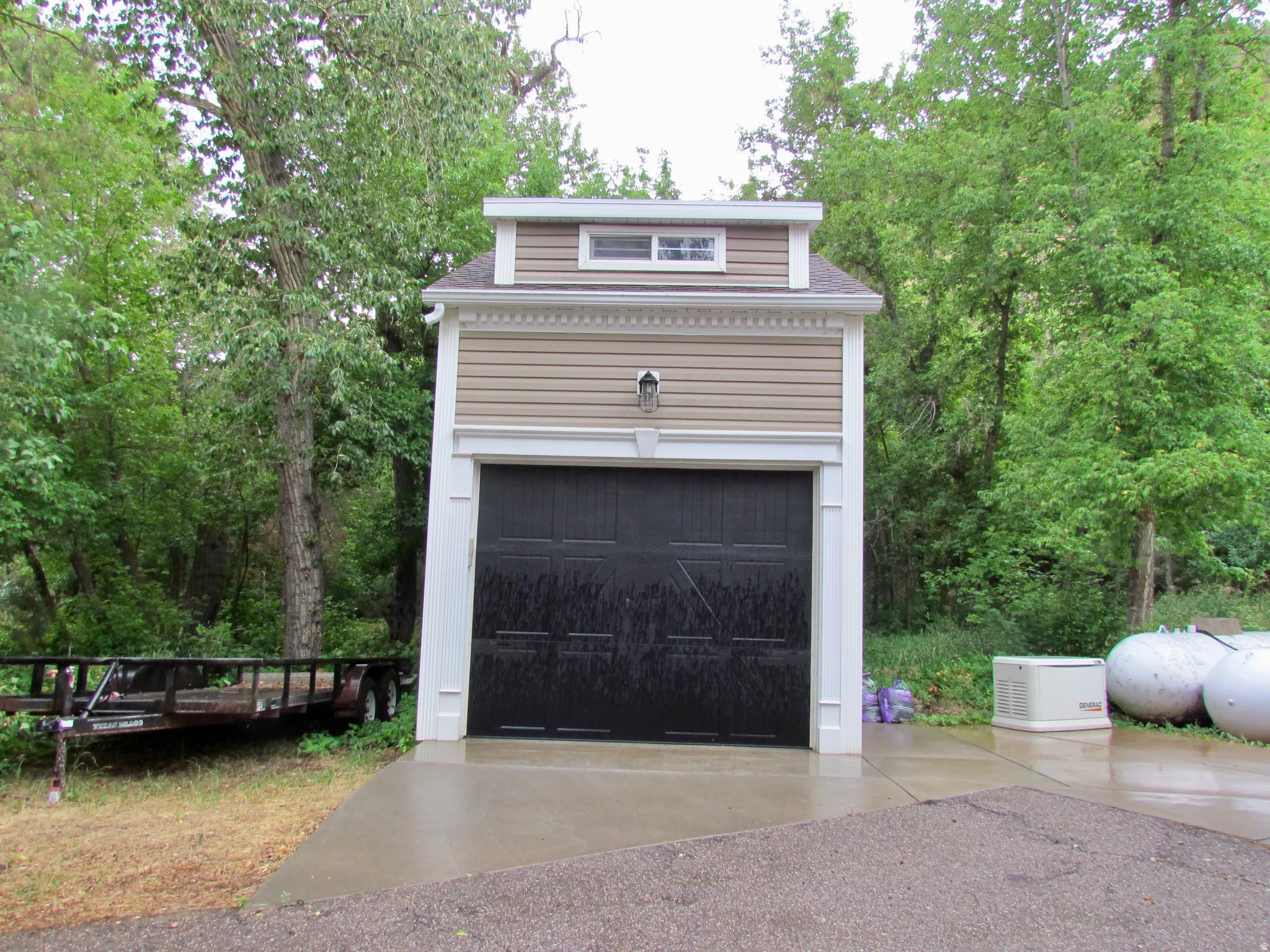 1 car detached garage with a loft above