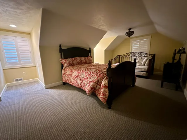 Bonus room/bedroom