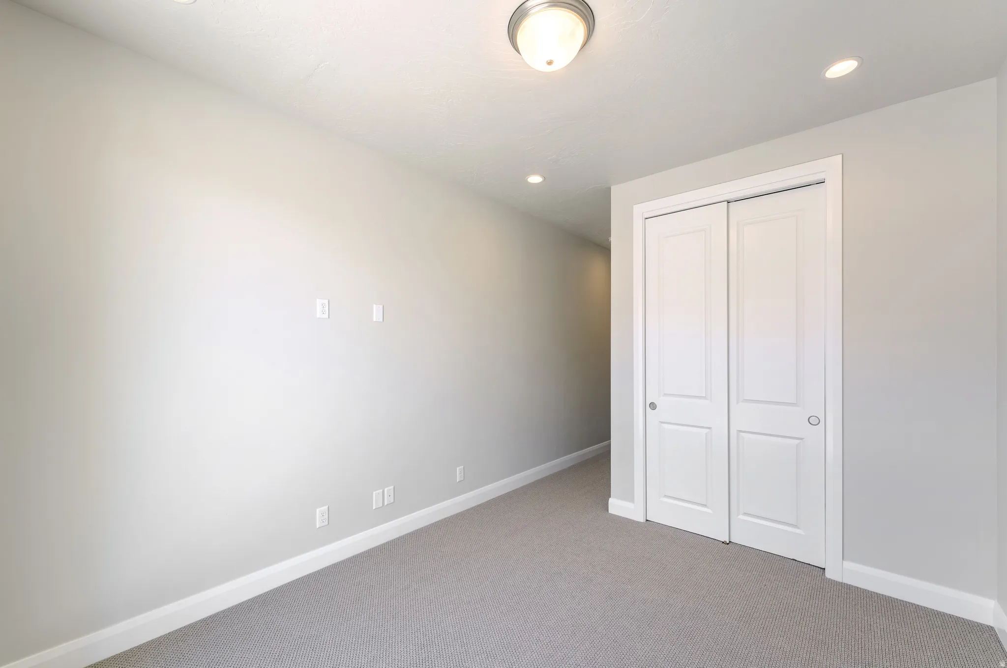 *Photo of a similar unit