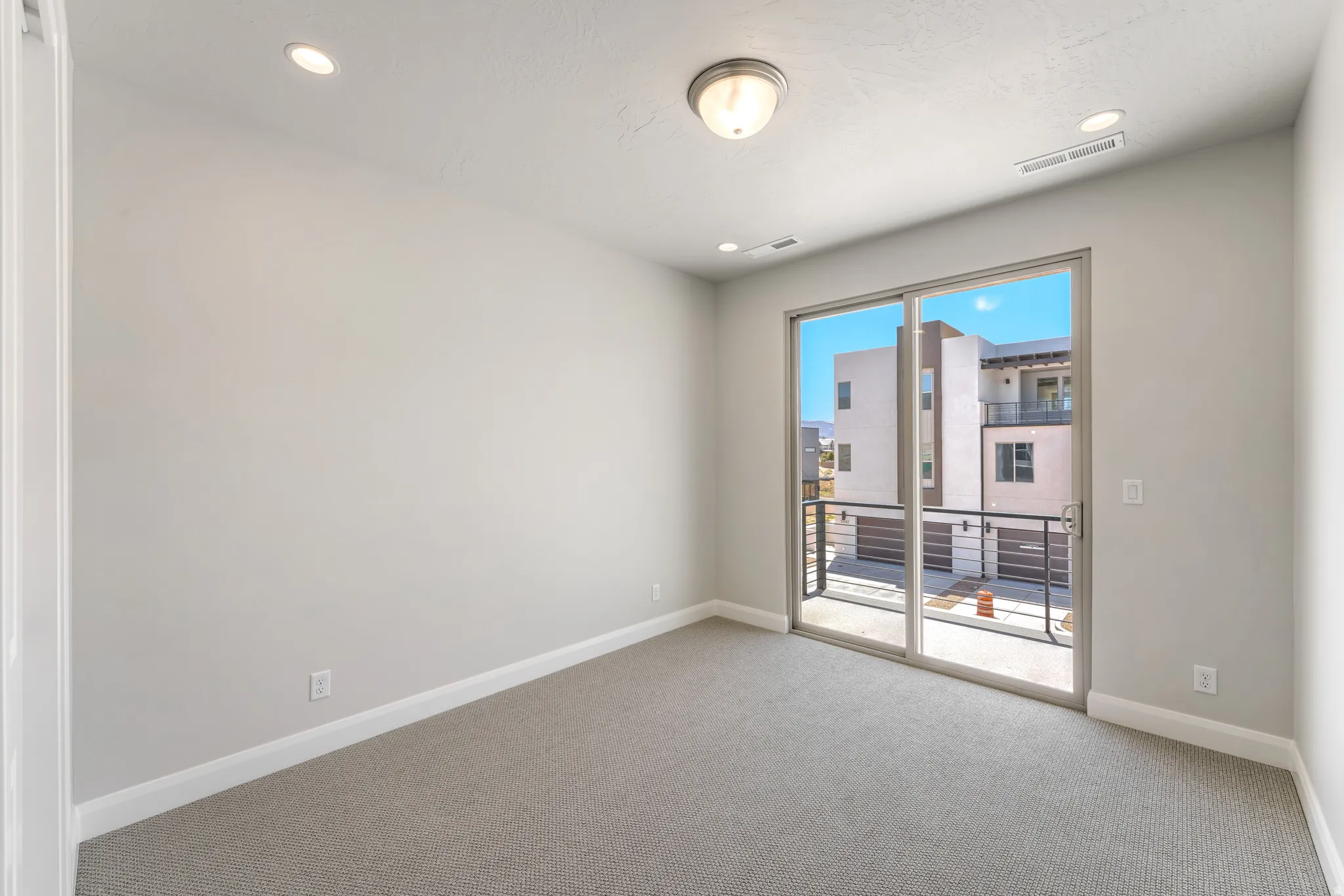 *Photo of a similar unit