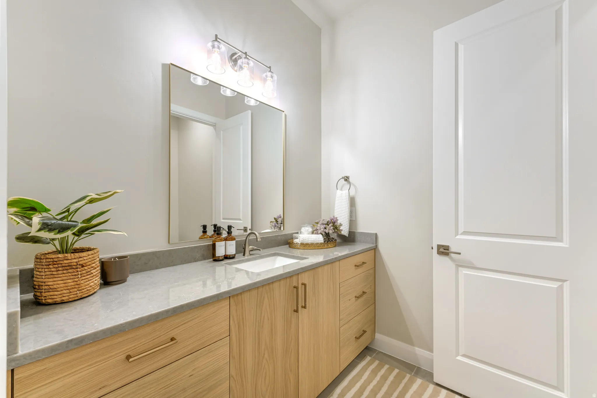 *Photo of a similar unit