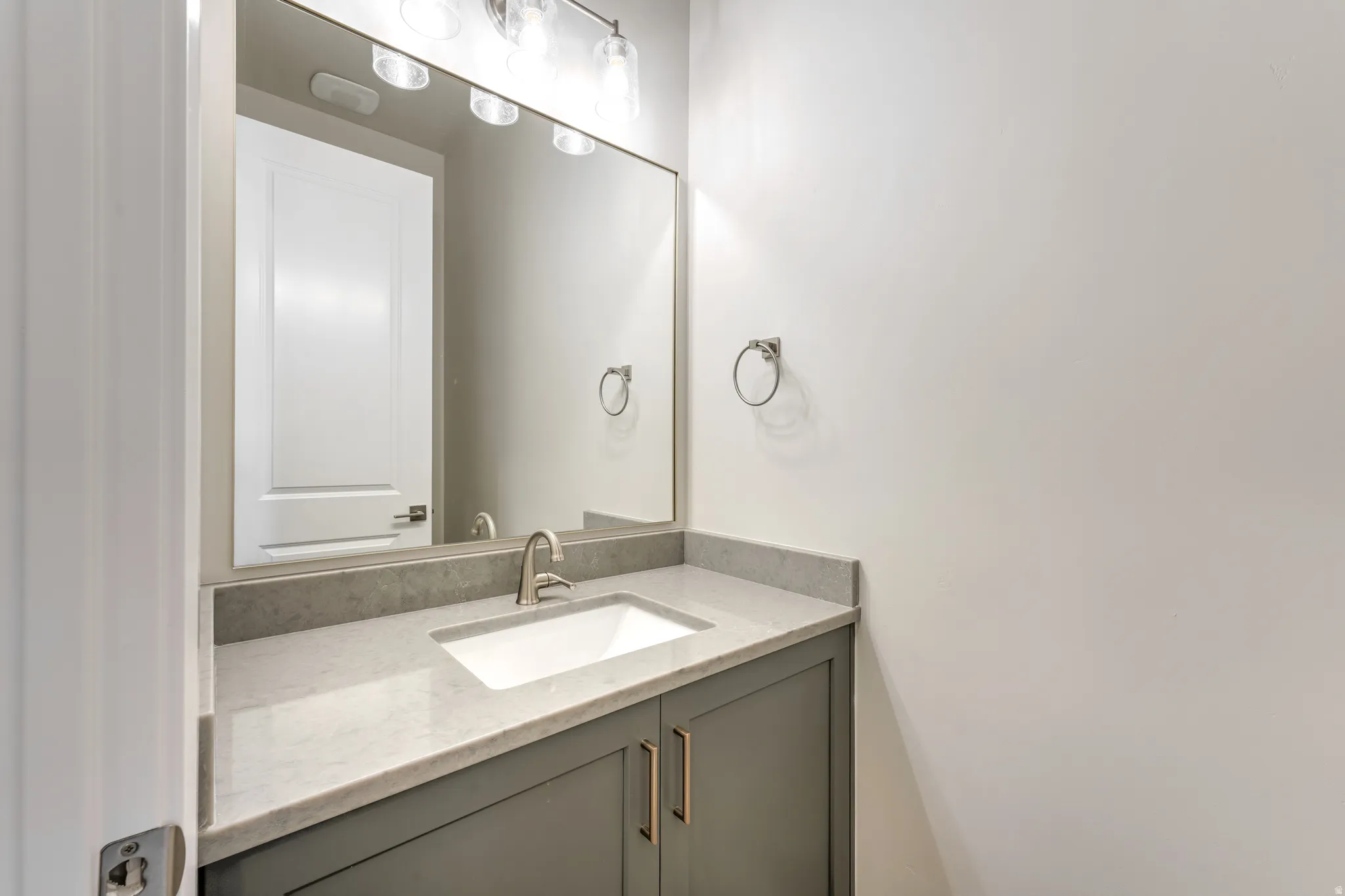 *Photo of a similar unit