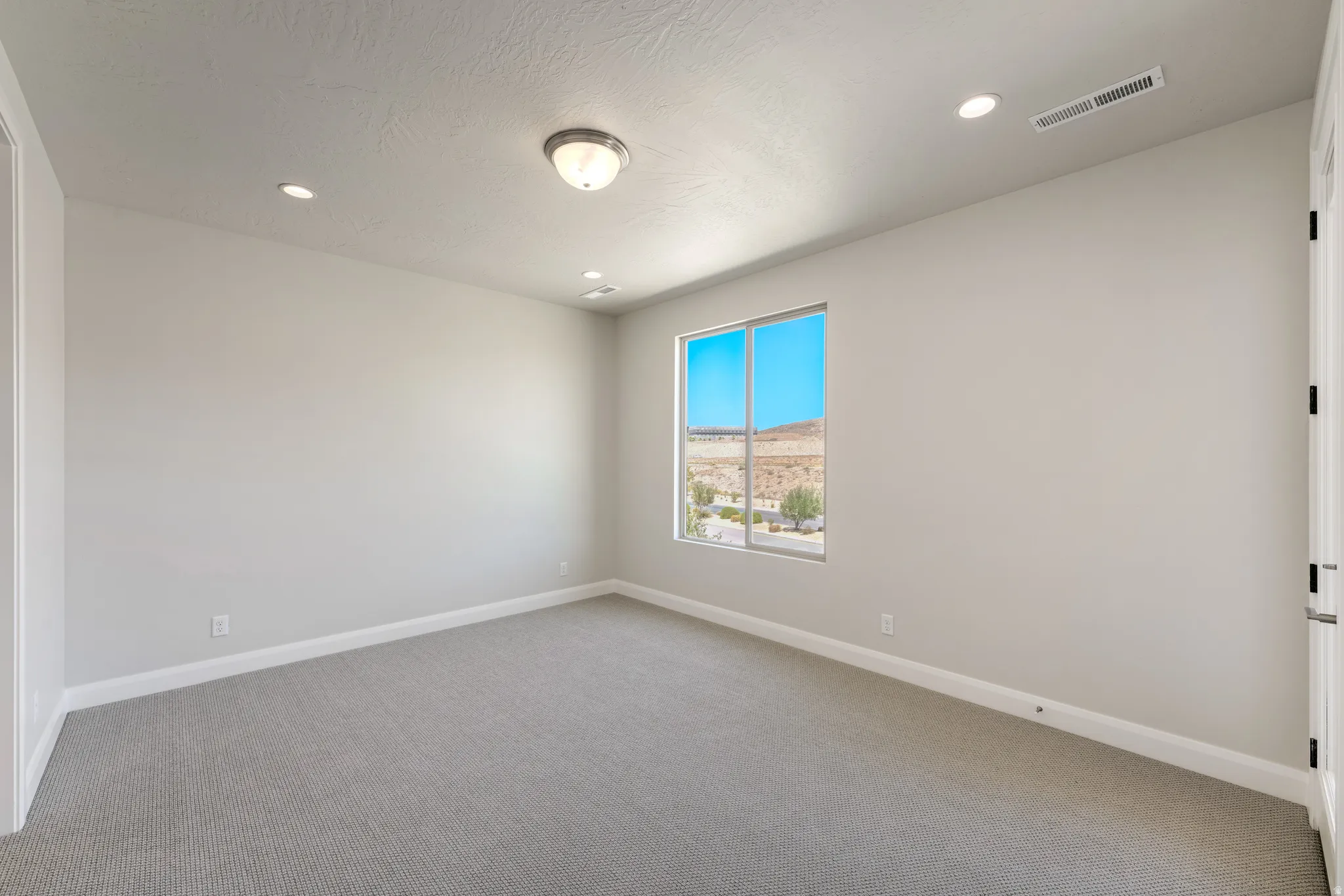 *Photo of a similar unit