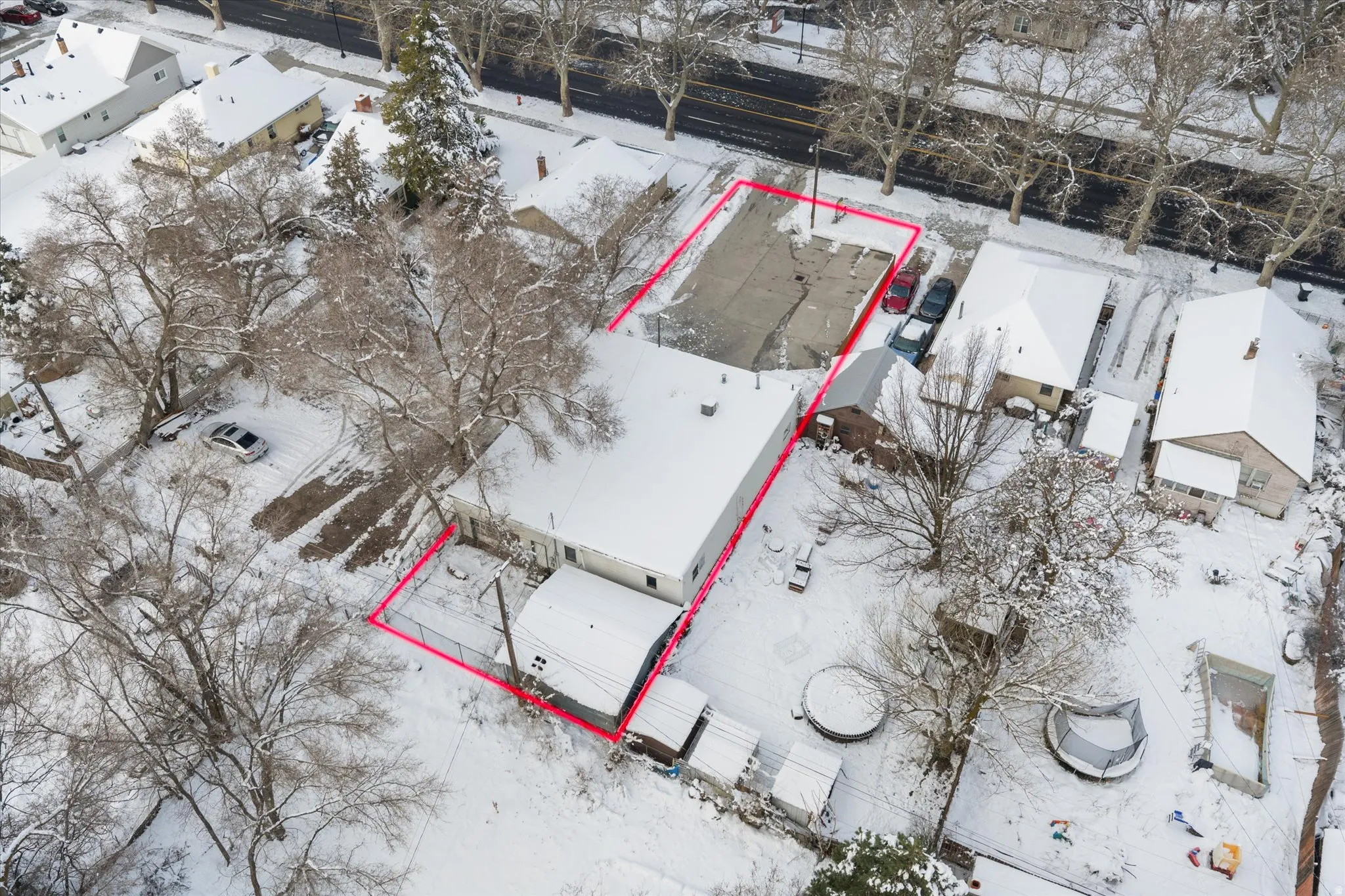 Aerial view featuring property boundaries highlighted and a residential view off of Main Street