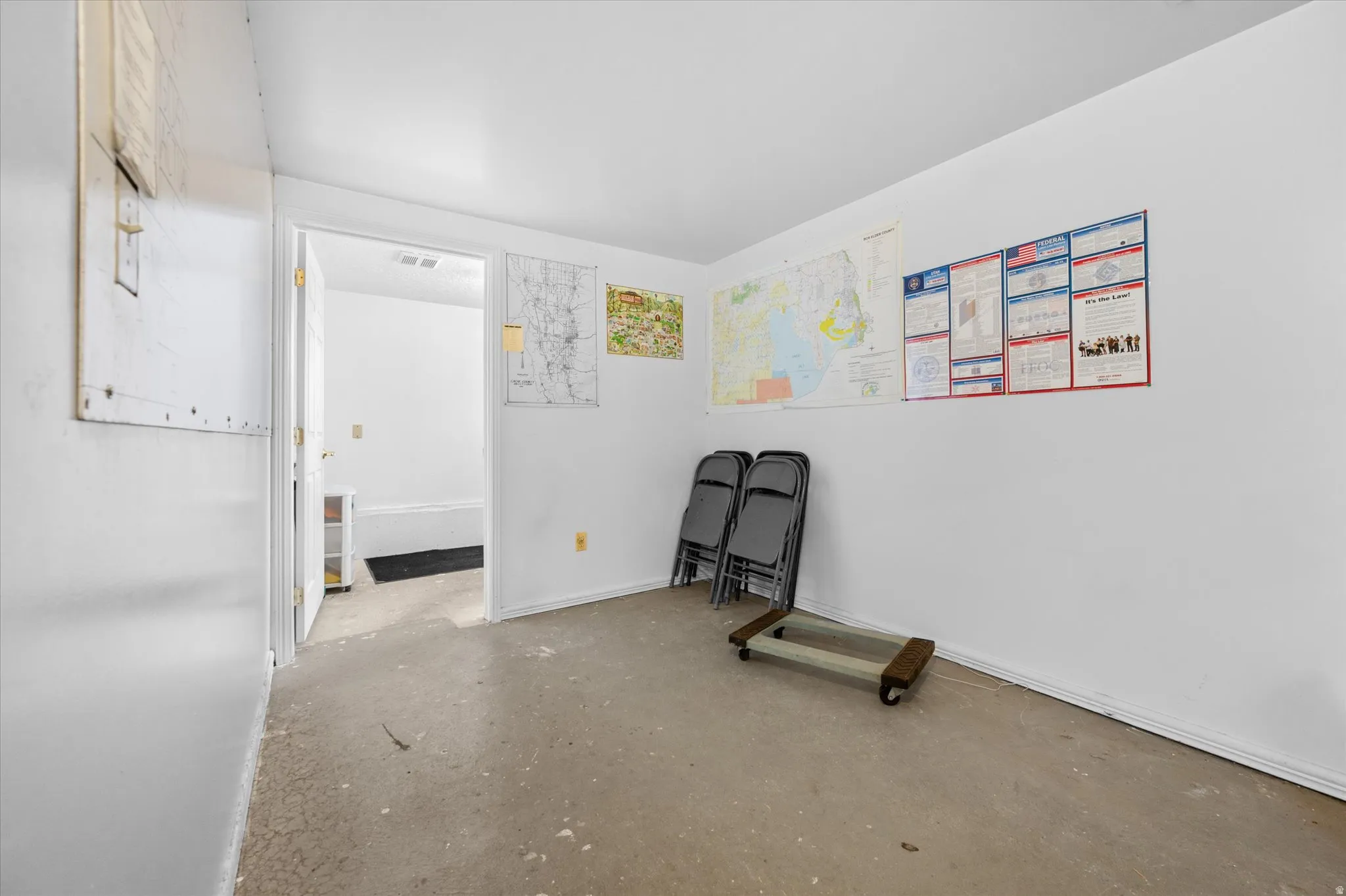 Storage area between kitchen and bathroom