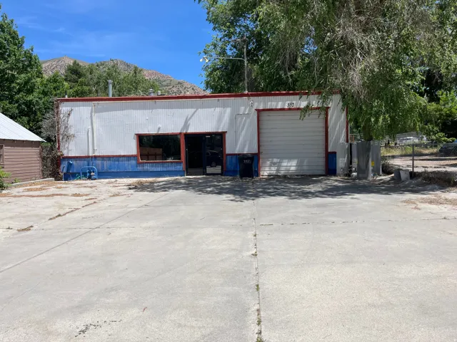 Commercial building with a large concrete lot