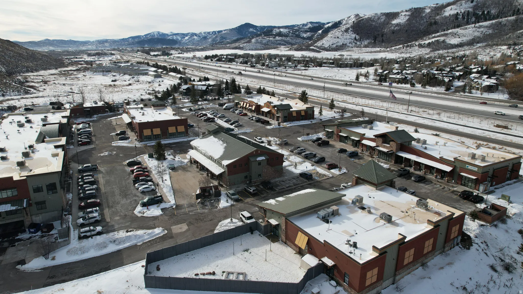 Snowy aerial view featuring a mountain view