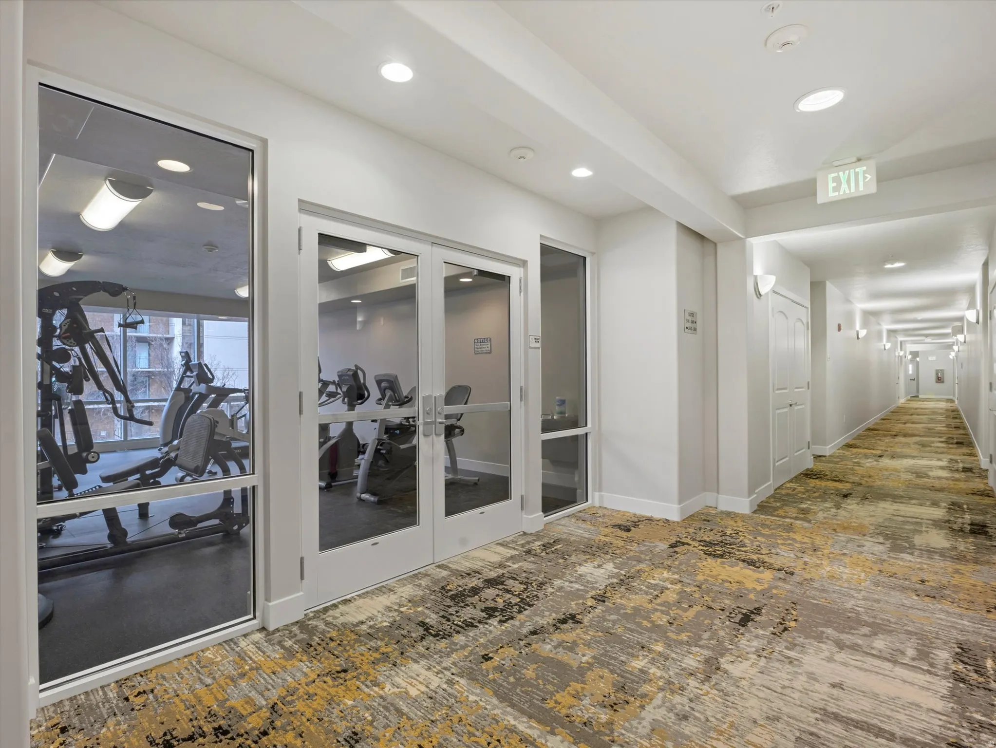 Exercise room with excellent equipoment and TV.