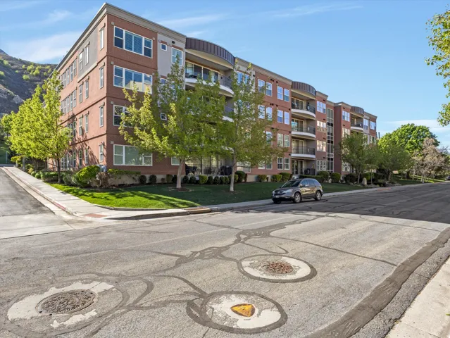 View of apartment building / complex